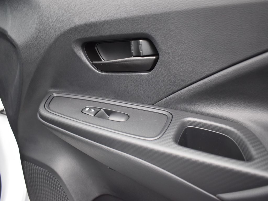 2025 Nissan Versa 1.6 S photo 19