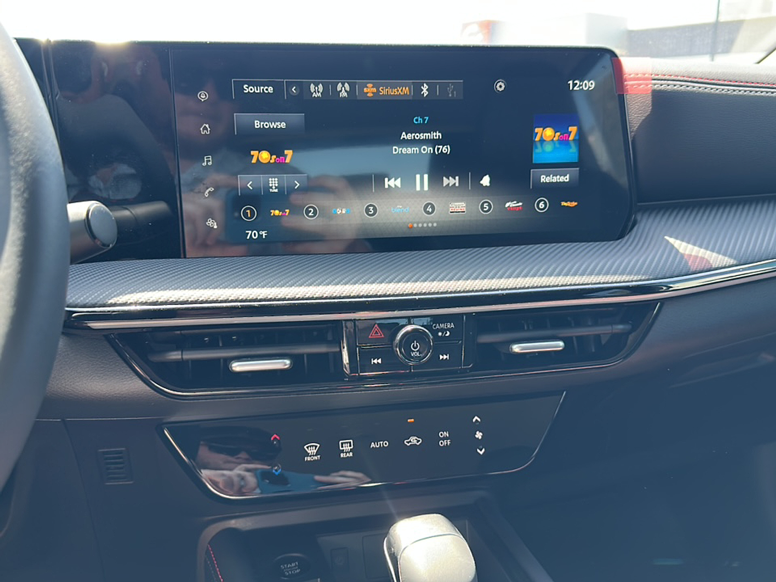 2025 Nissan Kicks SR photo 4