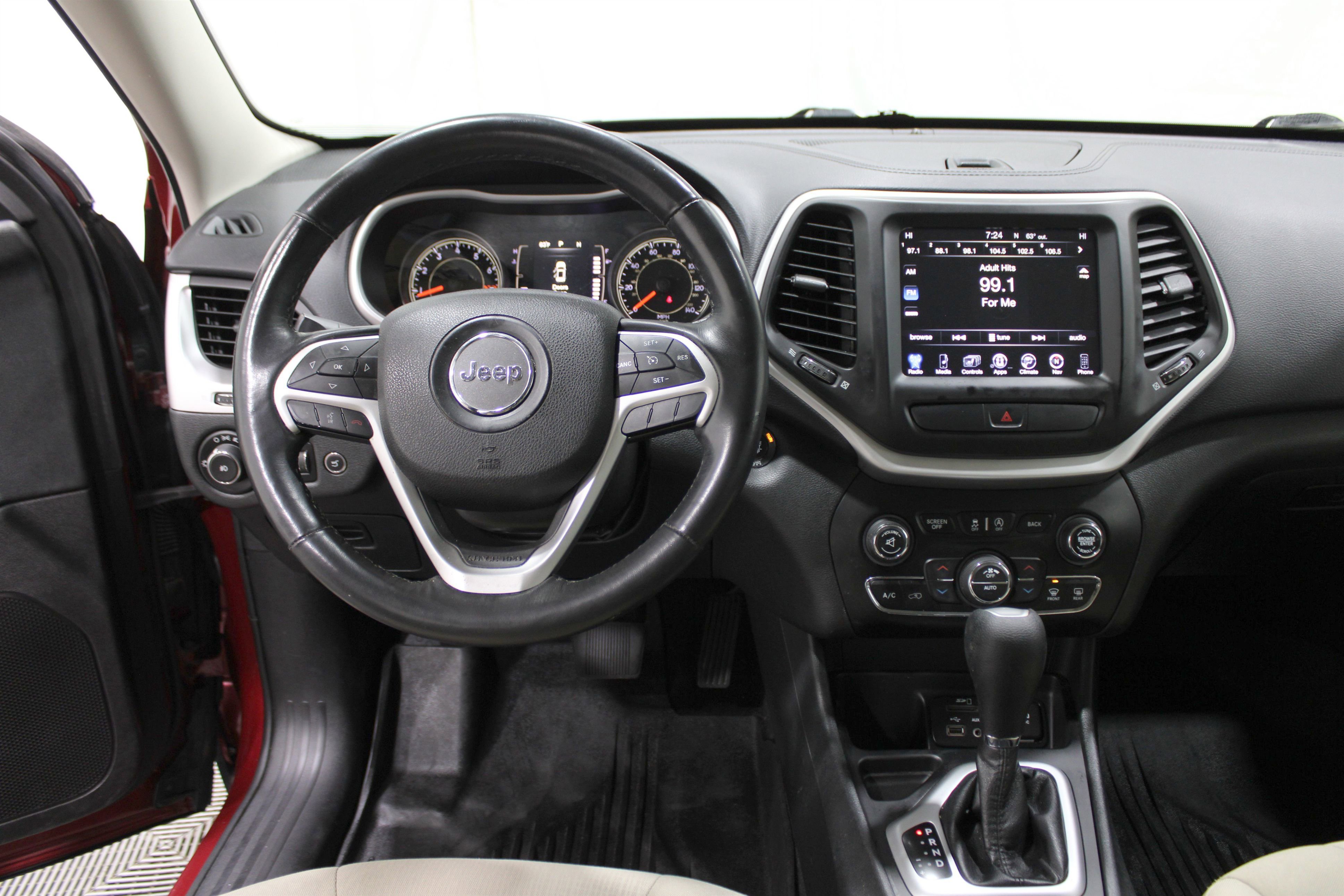 Used 2015 Jeep Cherokee Latitude with VIN 1C4PJLCS1FW677543 for sale in Wichita, KS