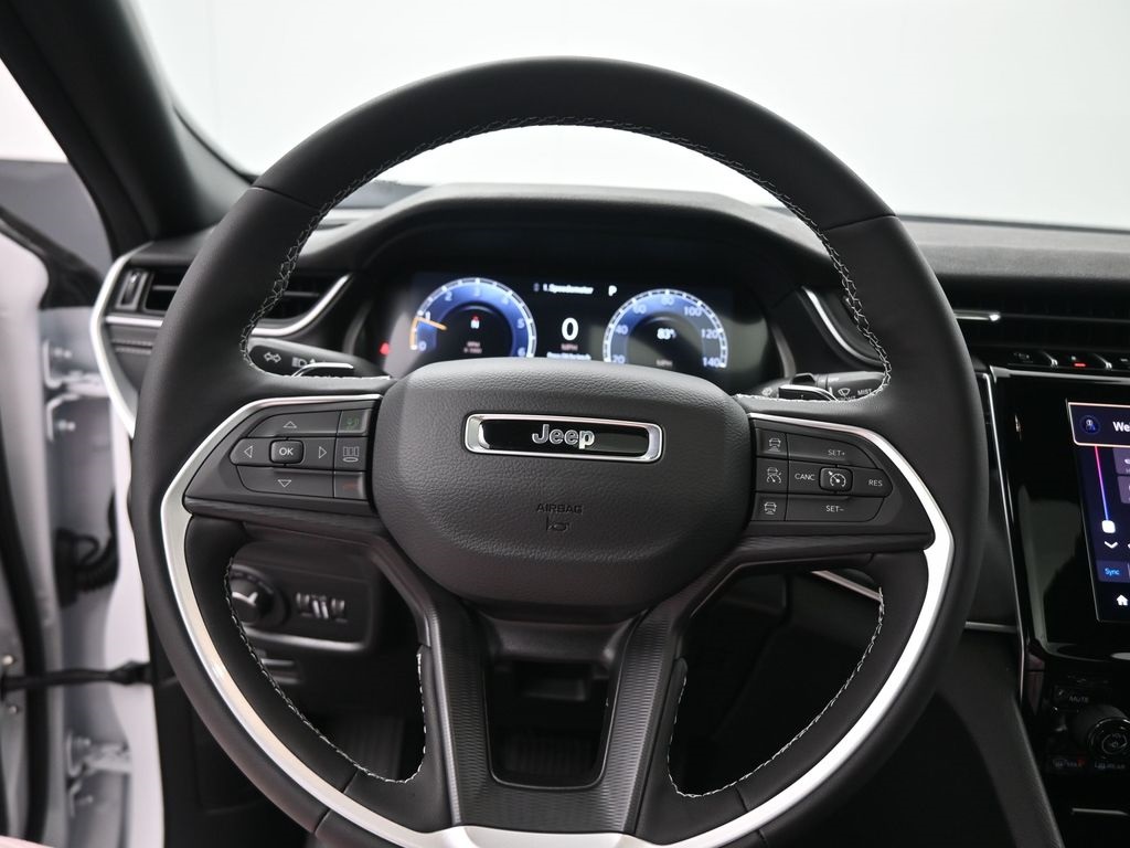 2025 Jeep Grand Cherokee Laredo X photo 2