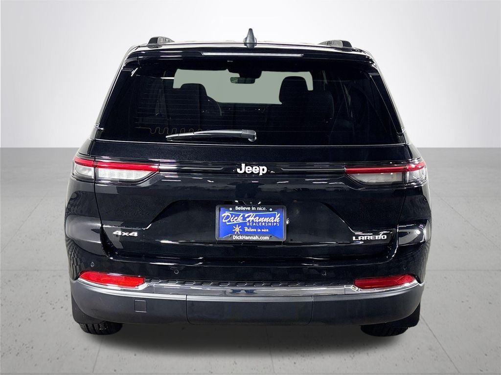 2025 Jeep Grand Cherokee Laredo photo 3