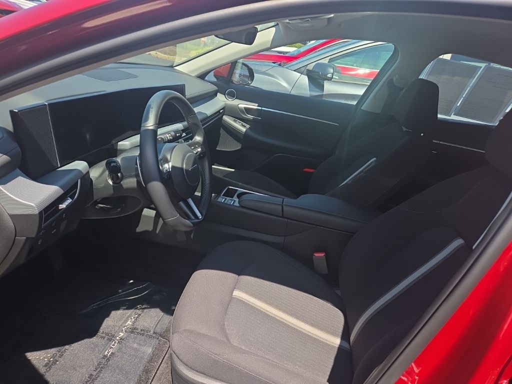 2025 Hyundai Sonata Hybrid SEL photo 2