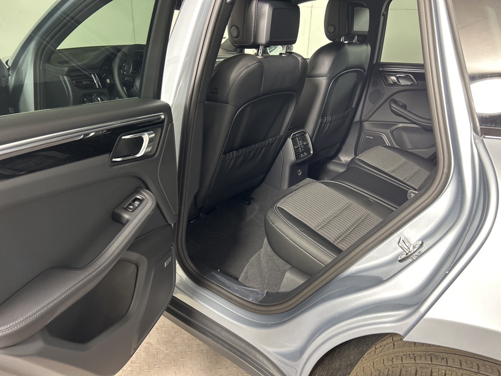 2025 Porsche Macan T photo 19