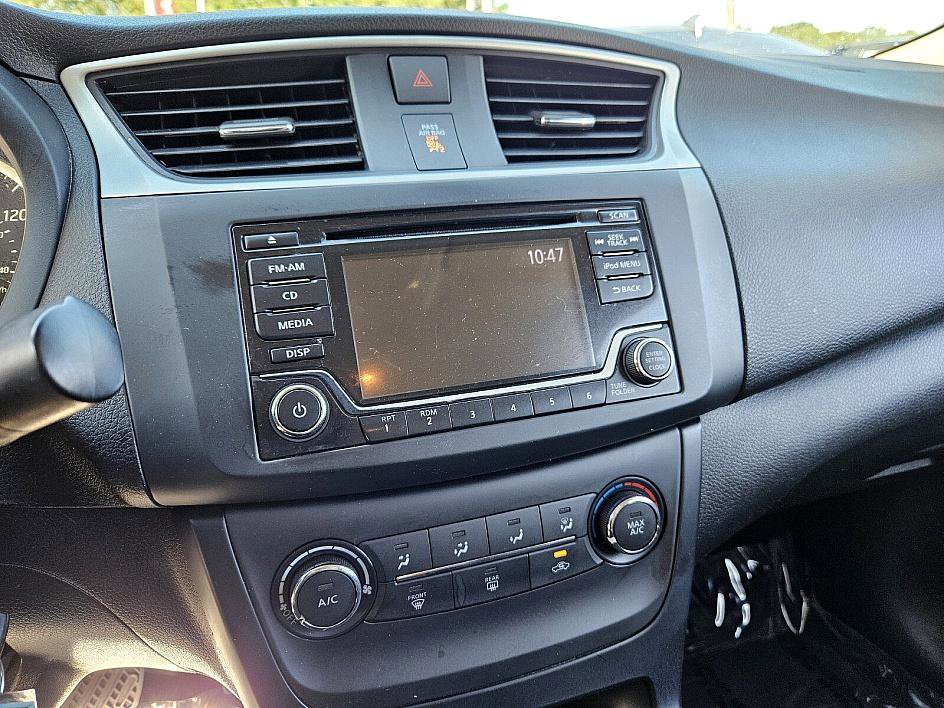 2018 Nissan Sentra S photo 18