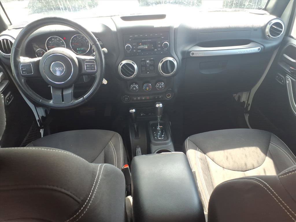 2017 Jeep Wrangler Unlimited Sahara photo 4