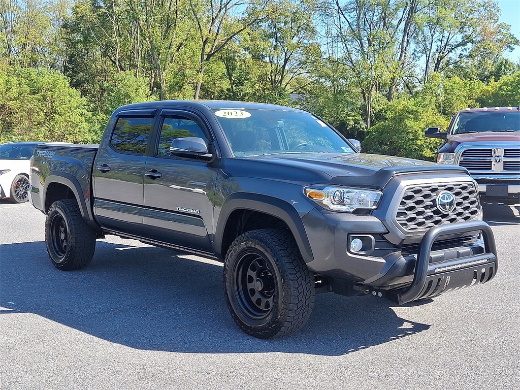2023 Toyota Tacoma TRD Off-Road photo 3