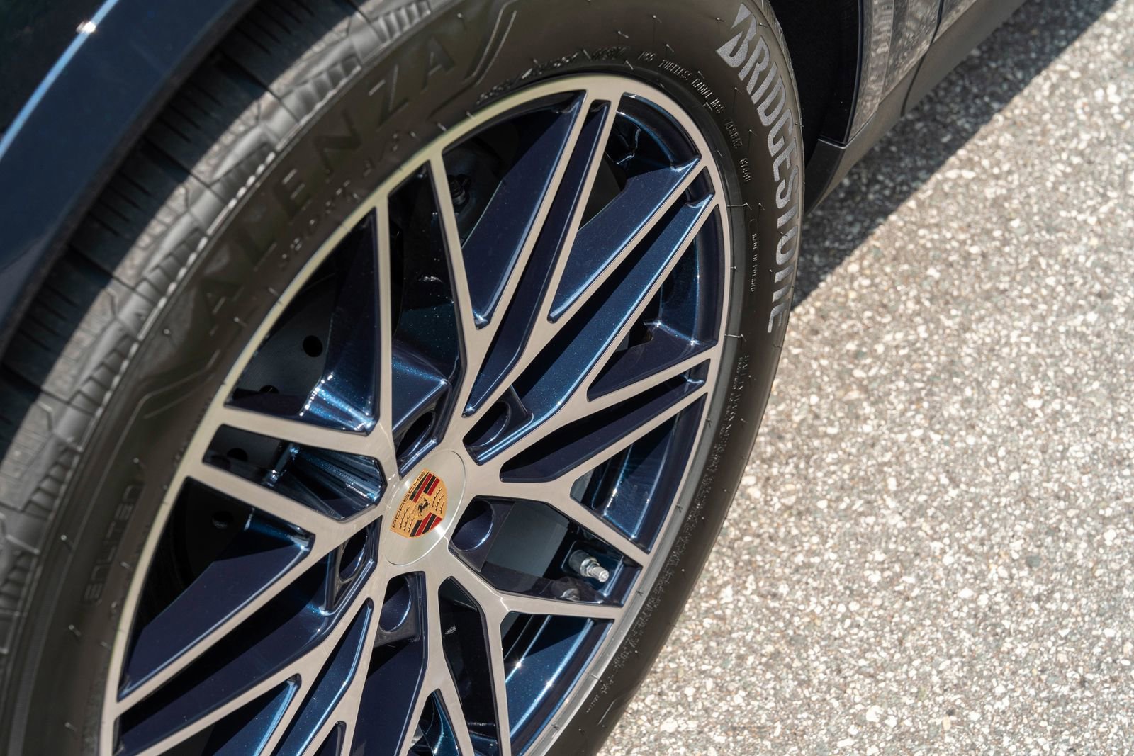2025 Porsche Cayenne Base photo 20