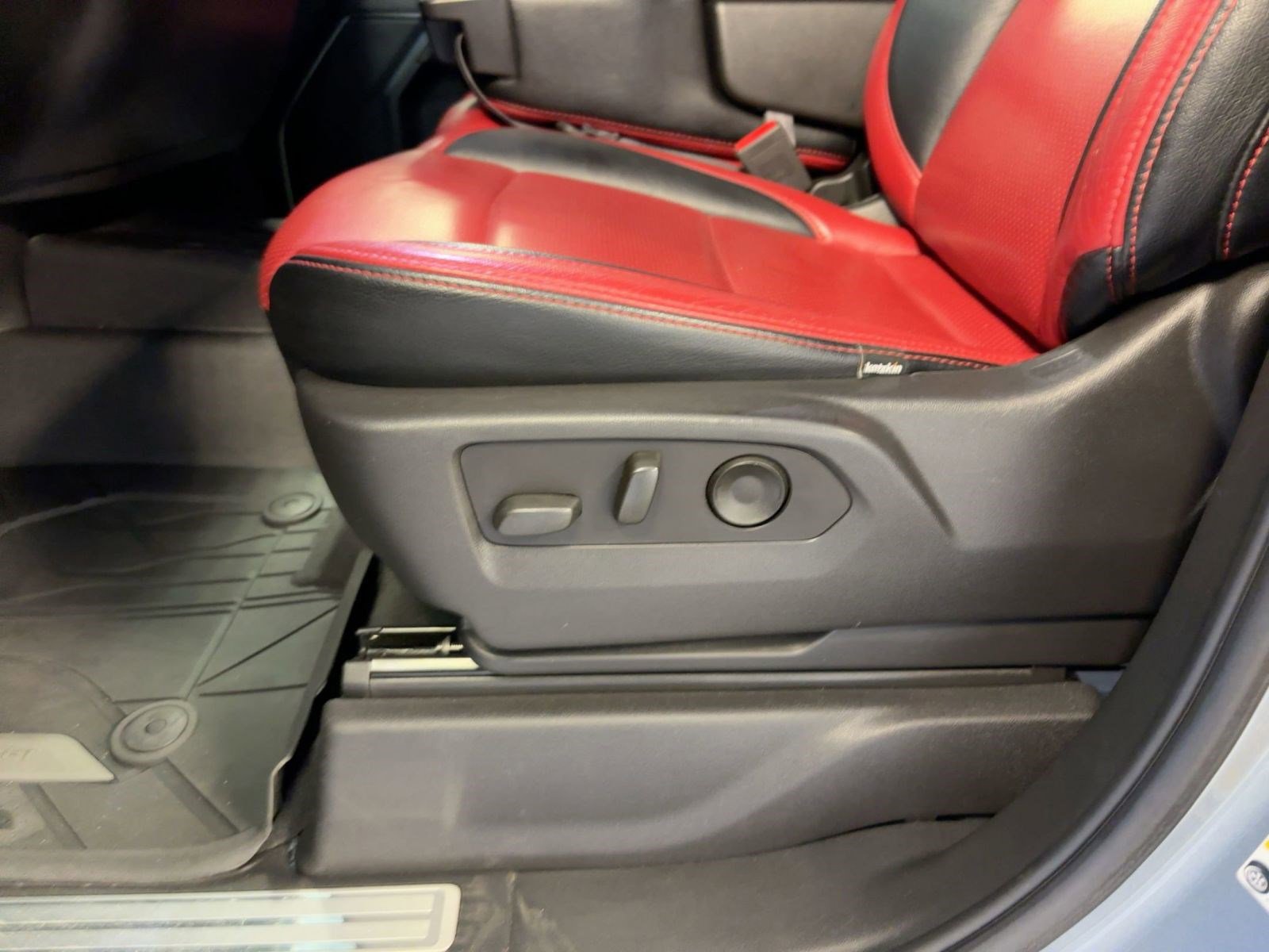 2023 Chevrolet Silverado 1500 LT photo 13