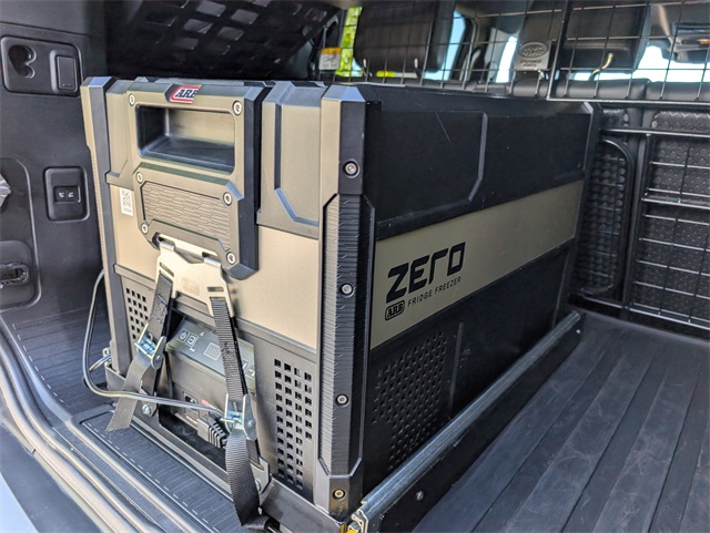 2023 Land Rover Defender 110 S photo 9