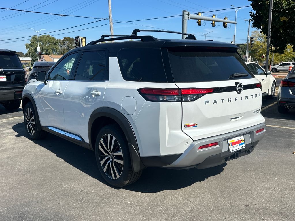 2025 Nissan Pathfinder Platinum photo 3