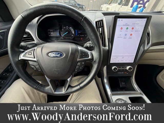 2023 Ford Edge Titanium photo 5