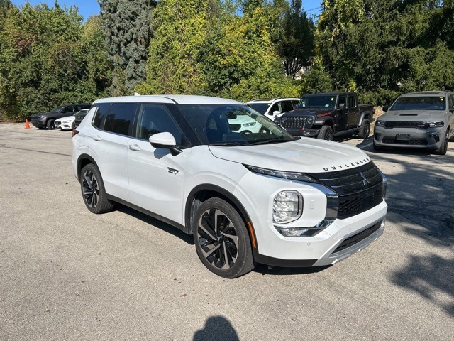 2023 Mitsubishi Outlander PHEV photo 5
