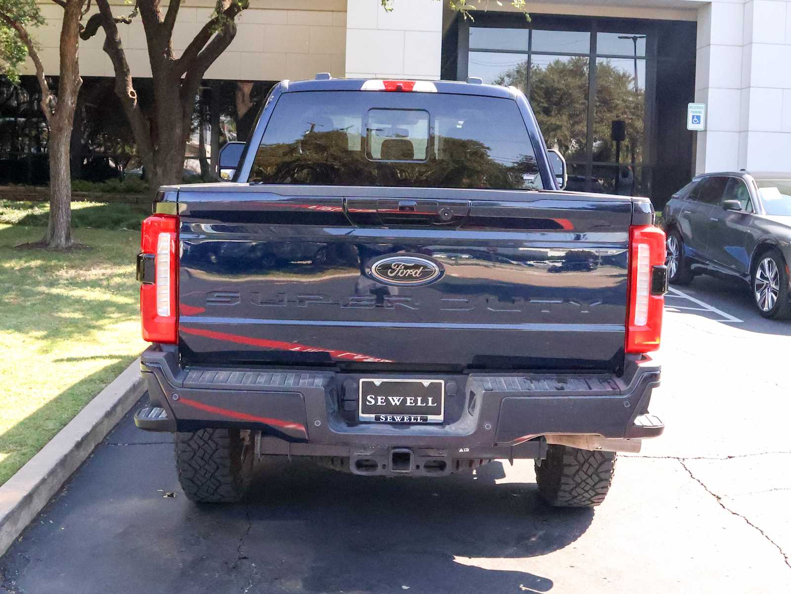 2025 Ford F-250 Lariat photo 4