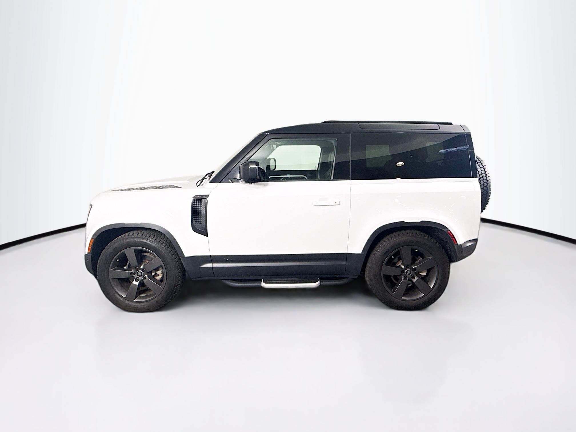 2023 Land Rover Defender 90 S photo 2