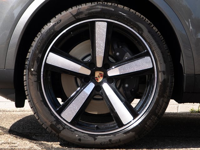 2026 Porsche Cayenne E-Hybrid photo 11