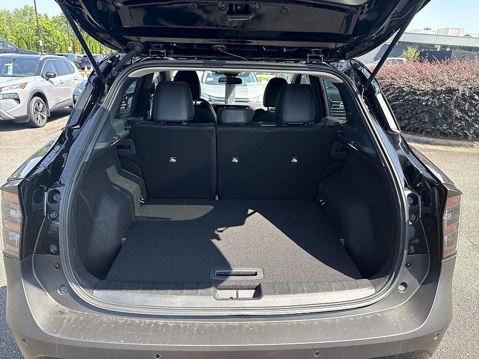 2025 Nissan Kicks SR photo 11
