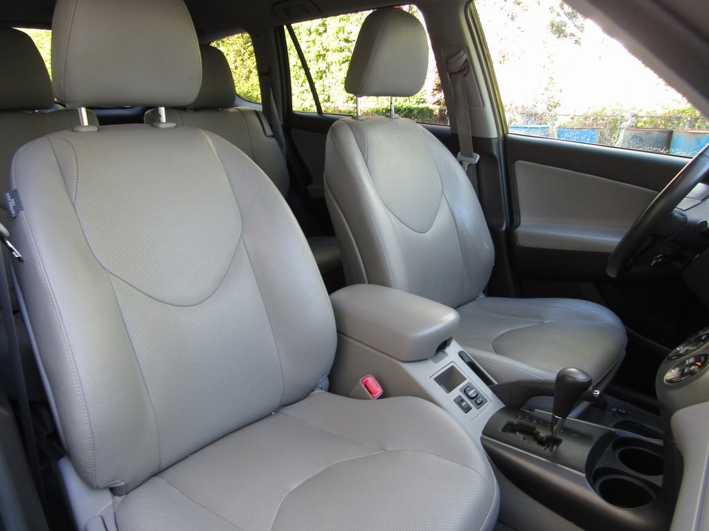 2011 Toyota RAV4 LE photo 20