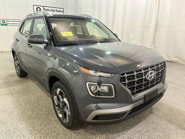 2026 Hyundai Venue SEL photo 2