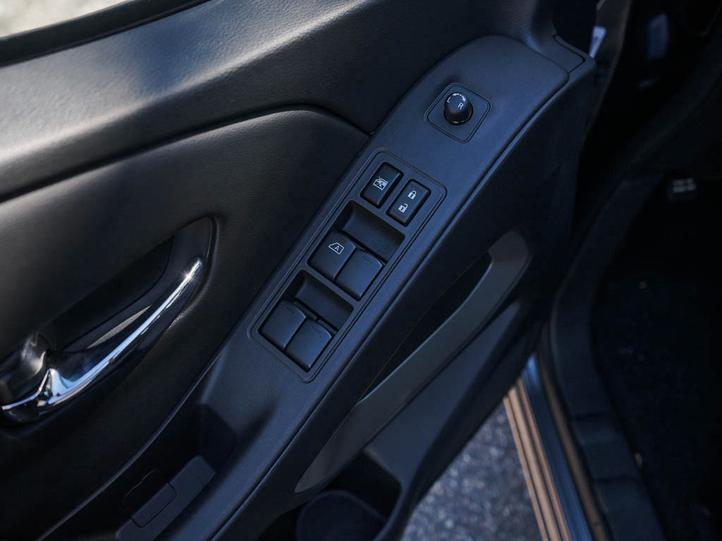 2025 Nissan Frontier SV photo 14