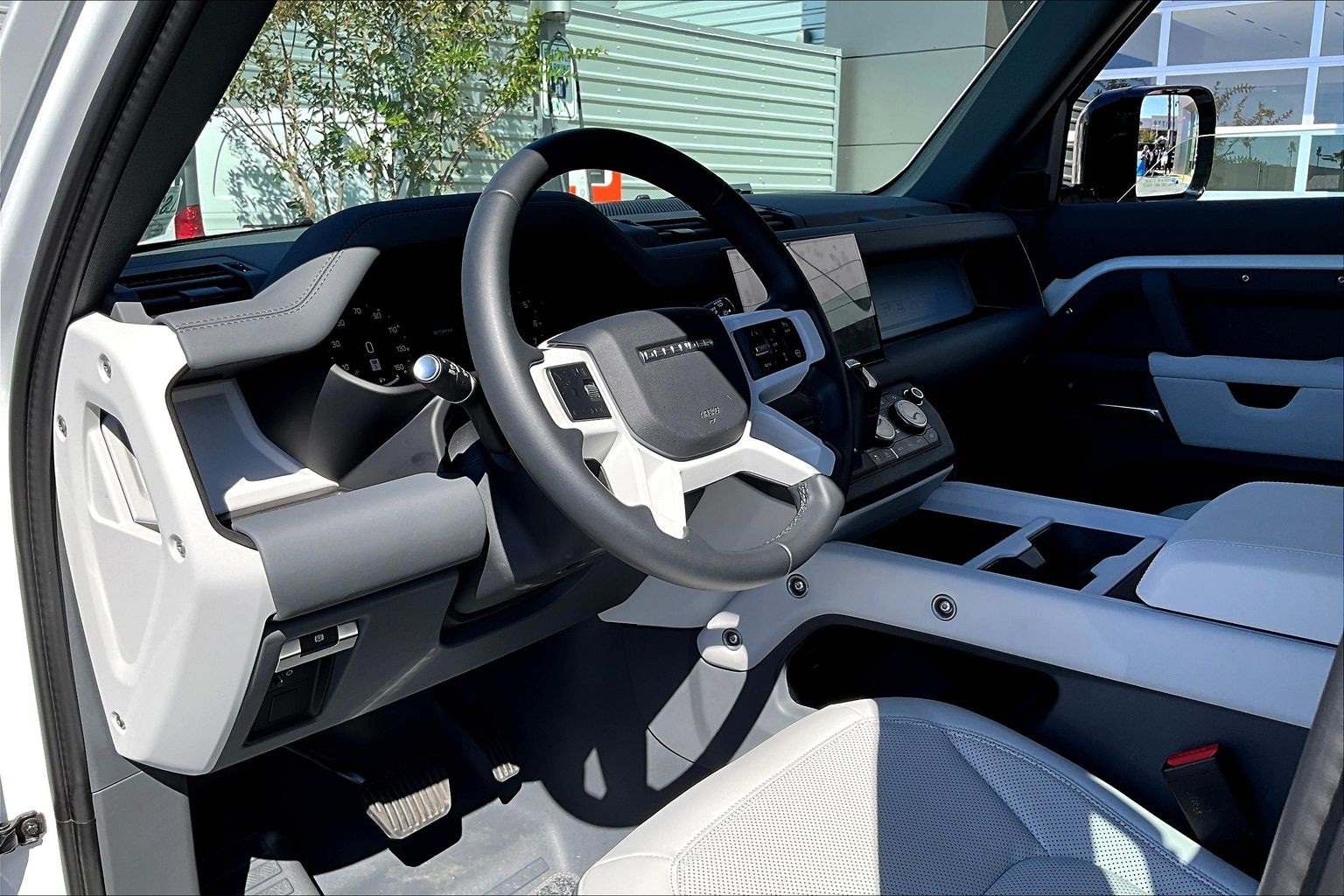 2025 Land Rover Defender 110 X-Dynamic SE photo 2