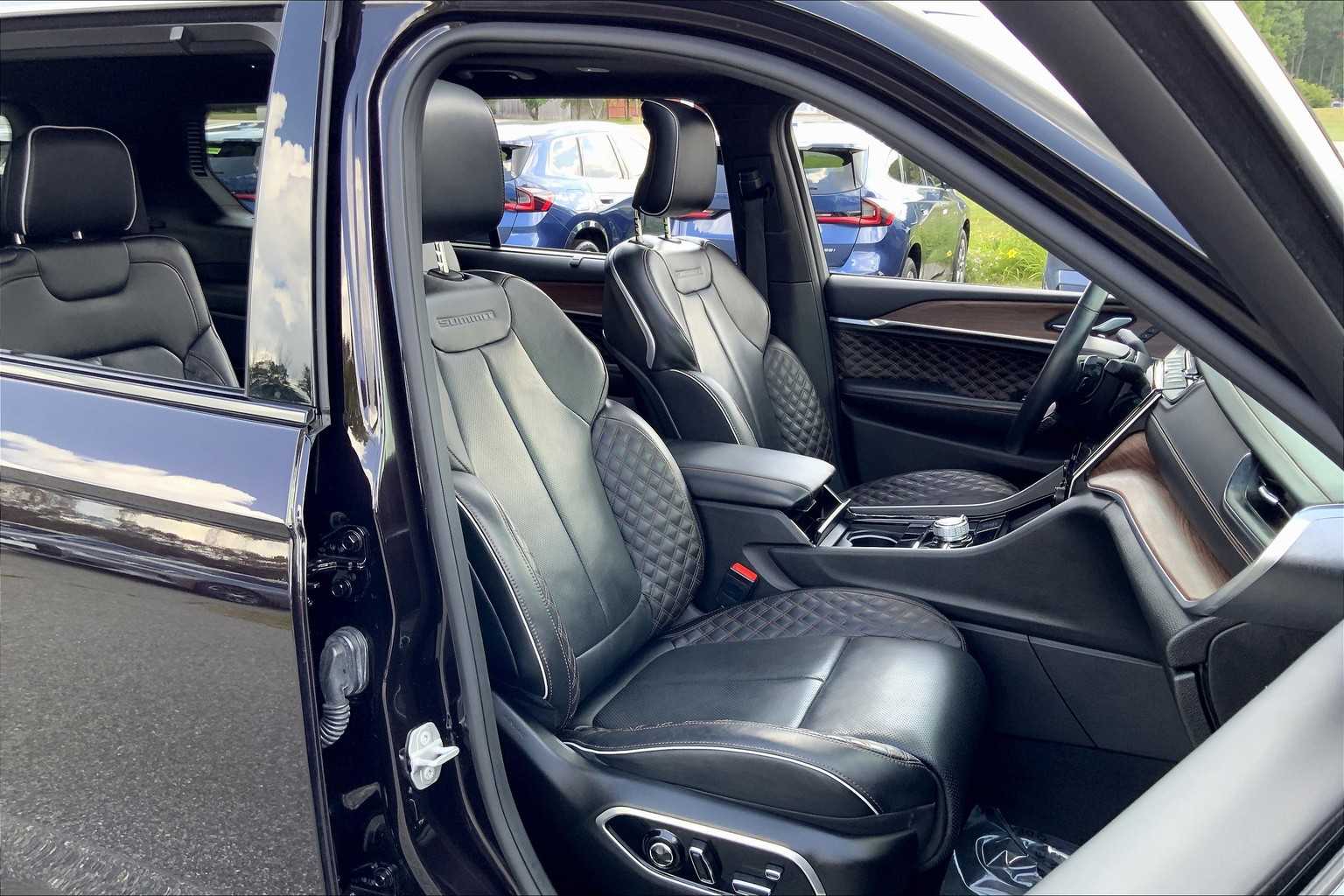 2023 Jeep Grand Cherokee L Summit photo 8