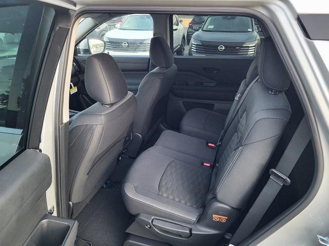 2025 Nissan Pathfinder SV photo 13