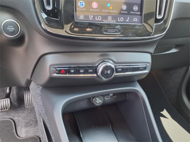 2026 Volvo XC40 Plus photo 13