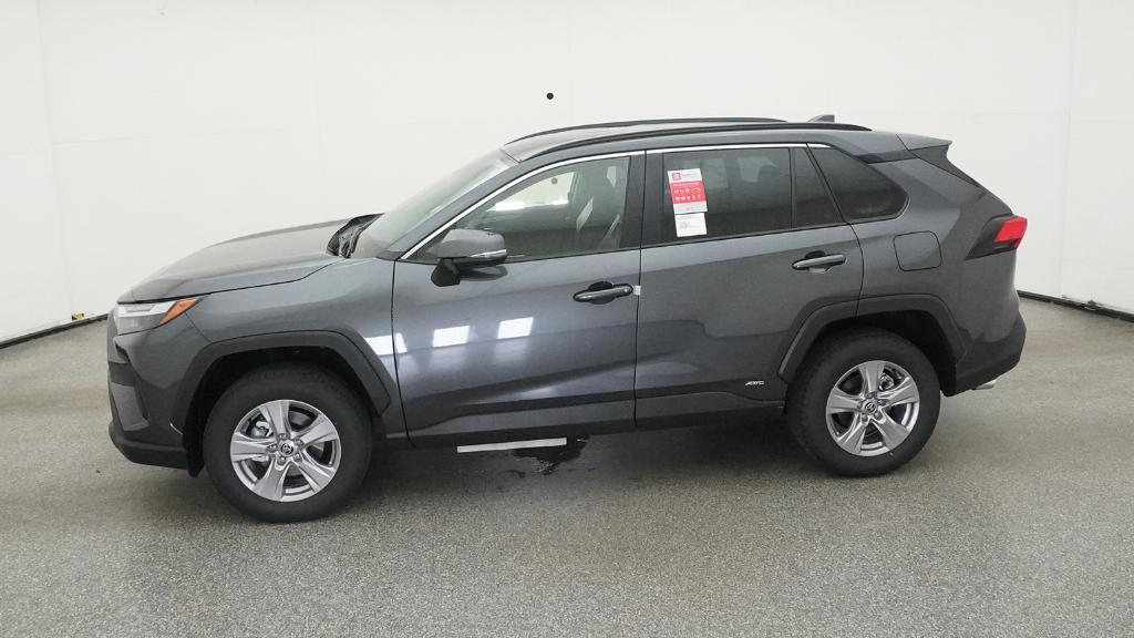 2025 Toyota RAV4 Hybrid XLE photo 9