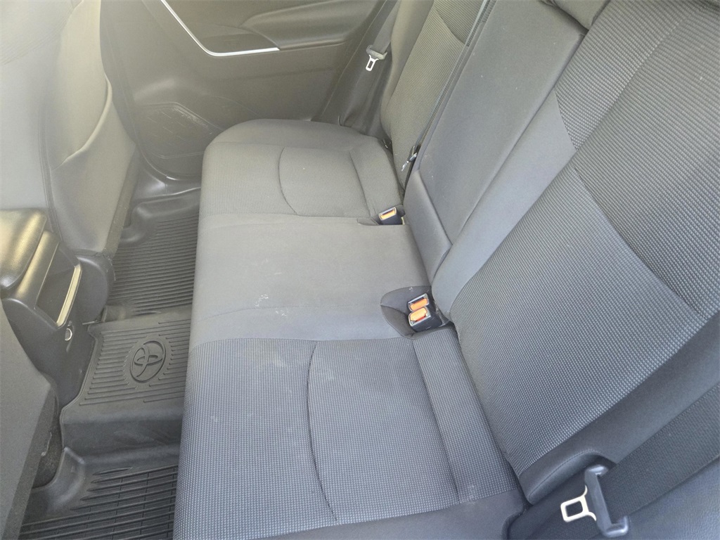 2019 Toyota RAV4 LE photo 11