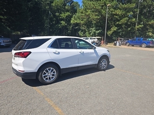 2024 Chevrolet Equinox LT photo 3