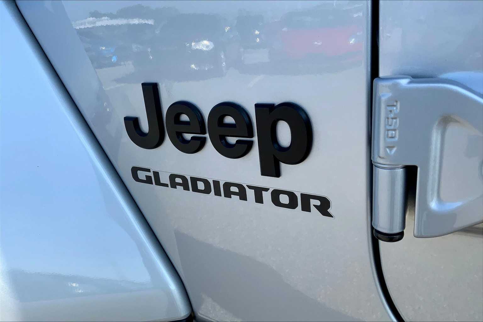 2022 Jeep Gladiator Willys Sport photo 28