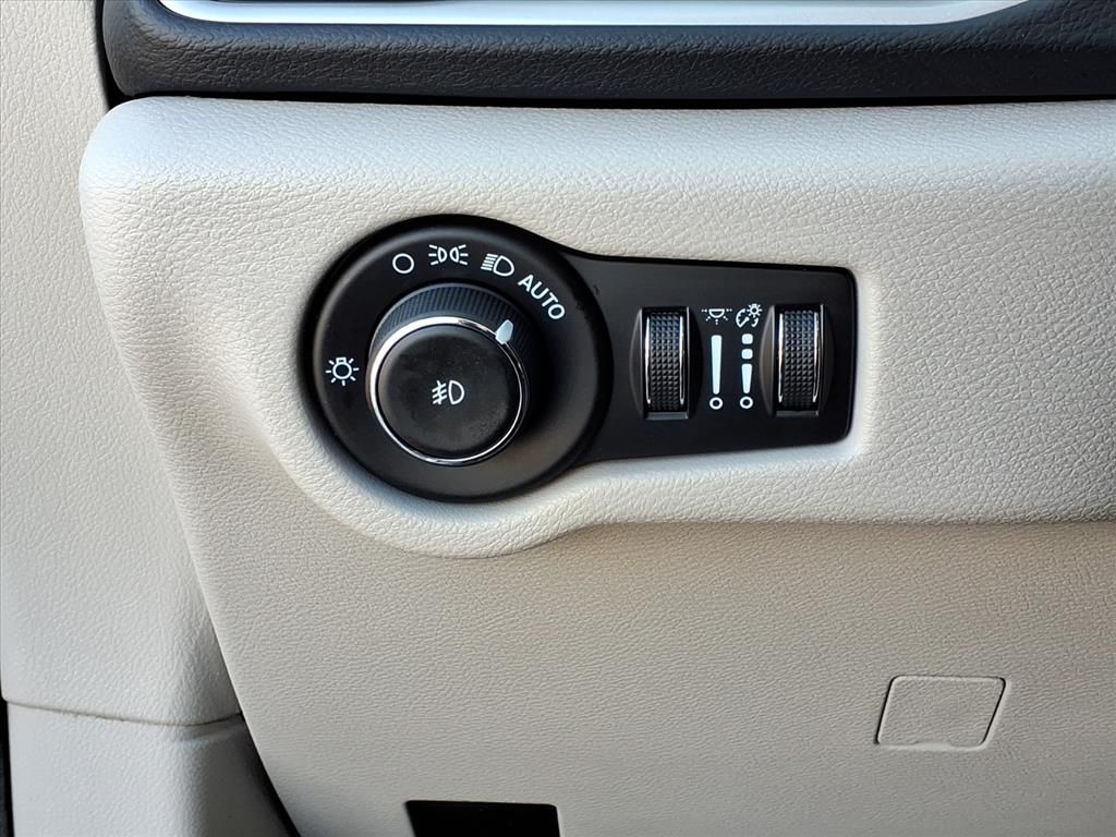 2022 CHRYSLER PACIFICA - Image 16