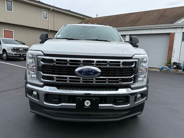 2025 Ford F-550 photo 2