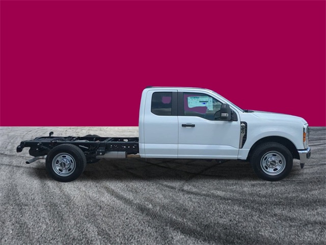 2025 Ford F-350 XL photo 3
