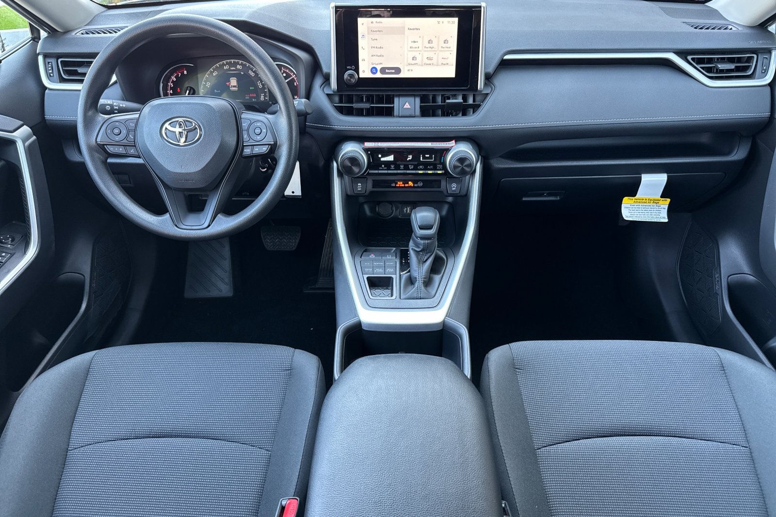 2025 Toyota RAV4 LE photo 4
