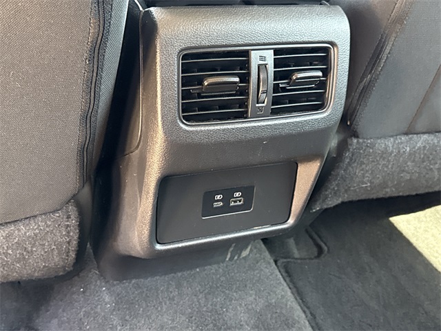 2022 Nissan Rogue SV photo 13
