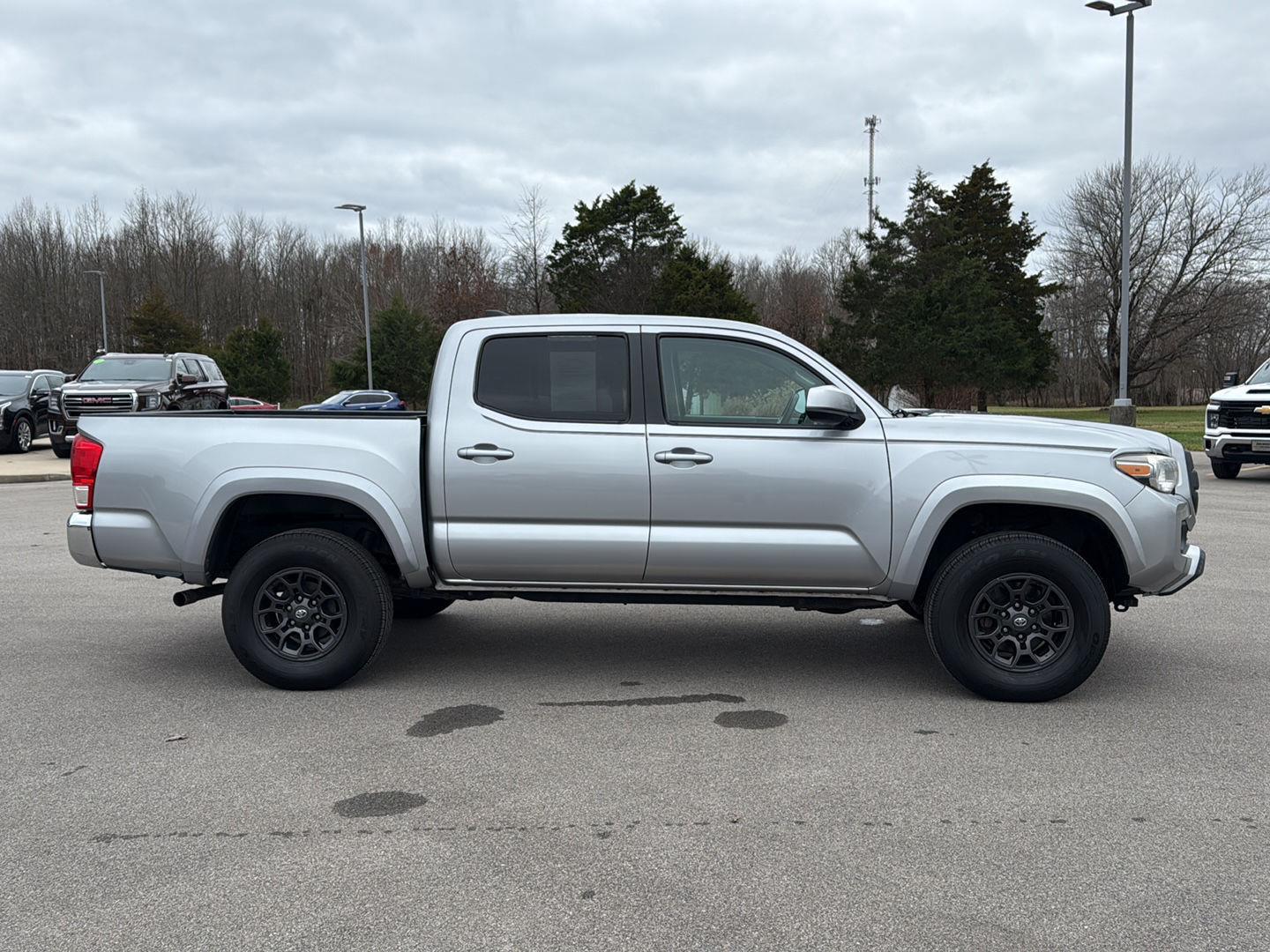 2017 Toyota Tacoma SR5 V6 photo 4