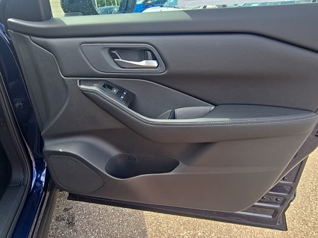 2026 Nissan Rogue SV photo 25