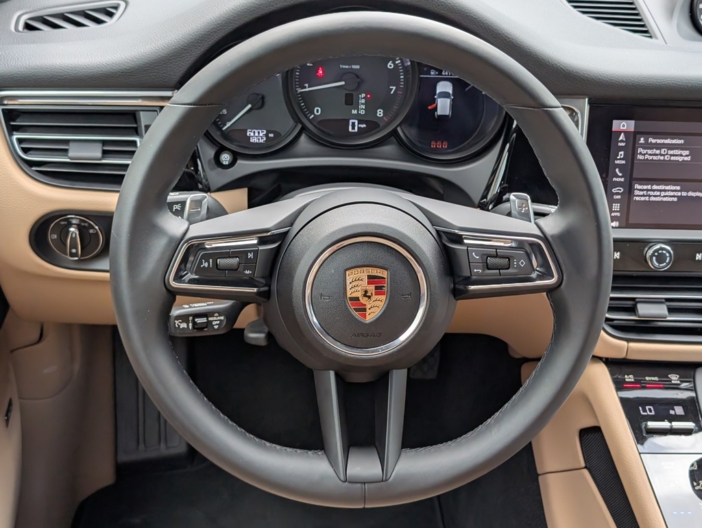 2025 Porsche Macan T photo 19