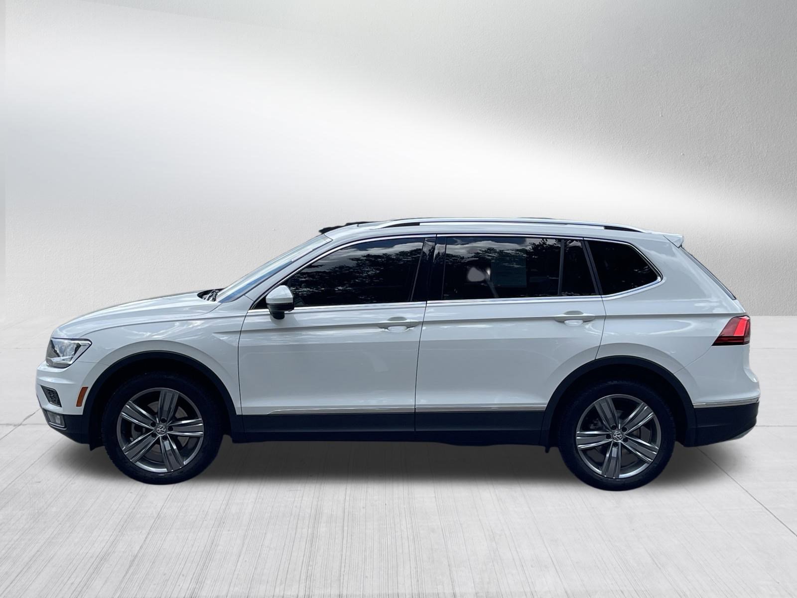 2020 Volkswagen Tiguan SEL photo 4