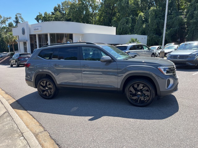 2026 Volkswagen Atlas SE Technology photo 2