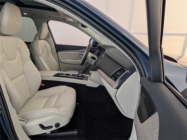 2024 Volvo XC90 B5 Plus photo 15