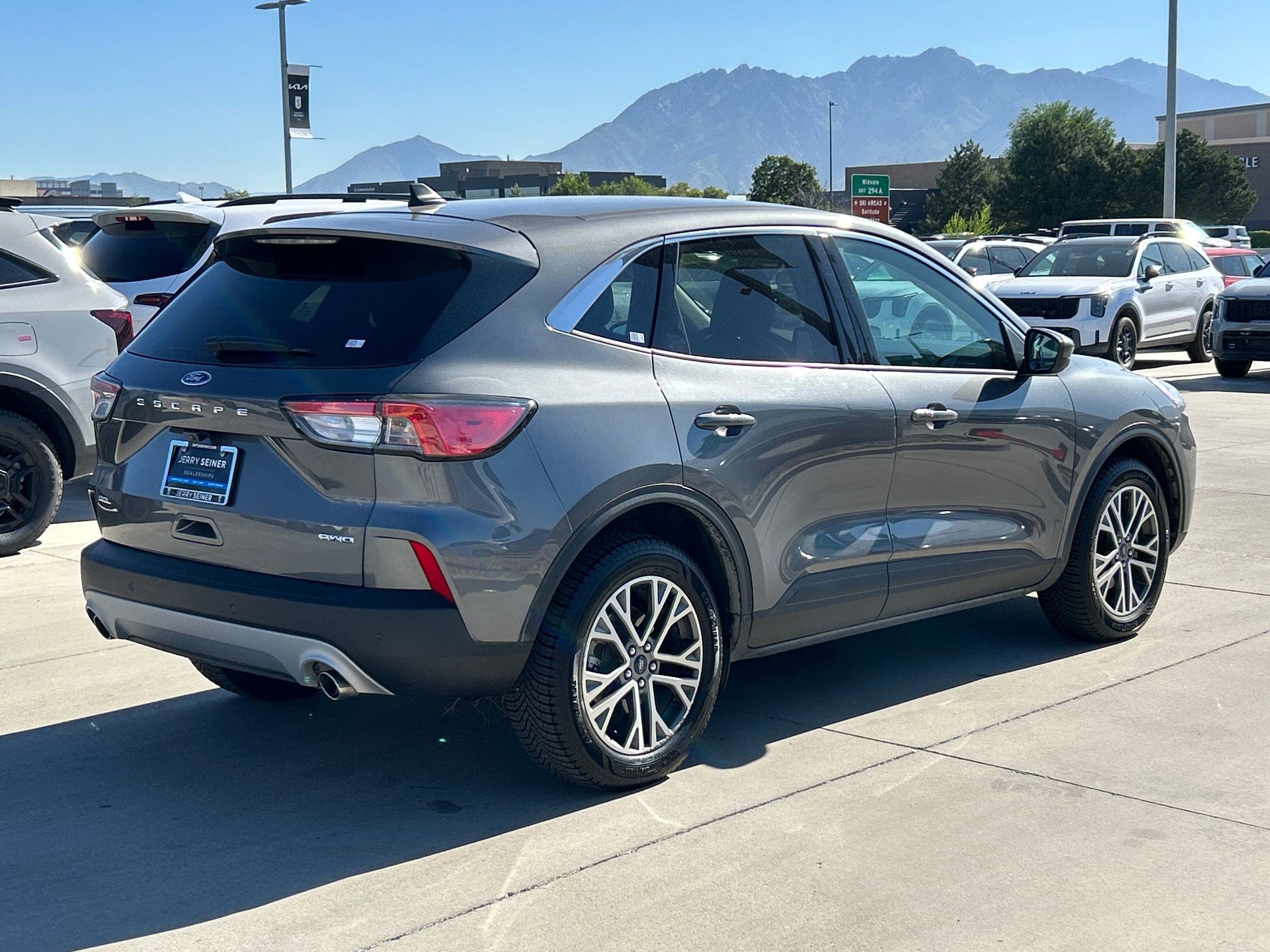 2022 Ford Escape SEL photo 3