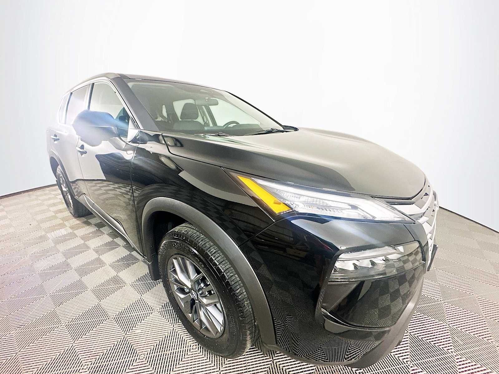 2025 Nissan Rogue S photo 3
