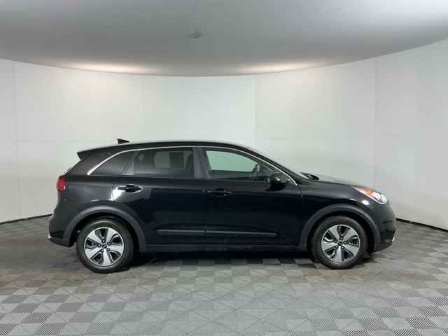 2017 Kia Niro FE photo 3