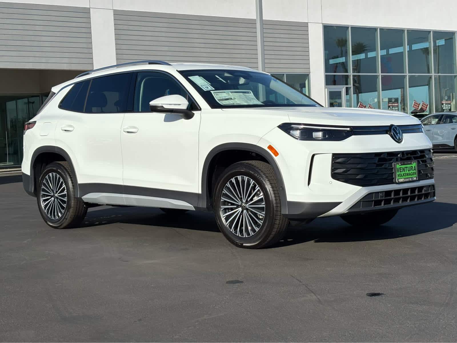 2025 Volkswagen Tiguan S photo 2