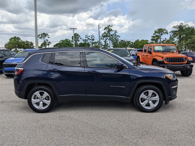 2021 Jeep Compass Latitude photo 2