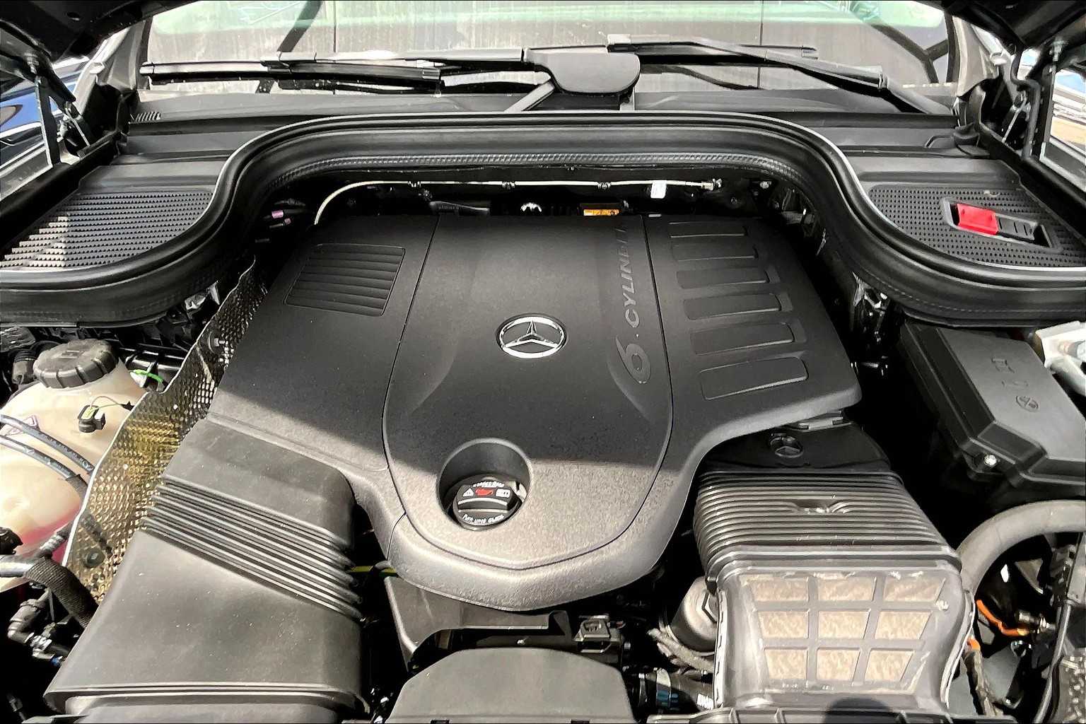 2026 Mercedes Benz GLS 450 4MATIC photo 18