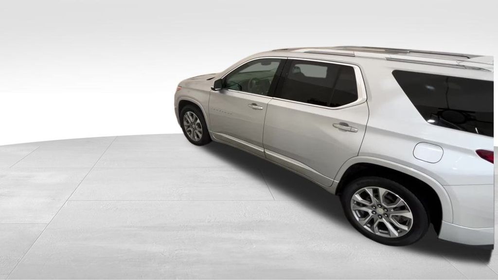 2021 Chevrolet Traverse Premier photo 11