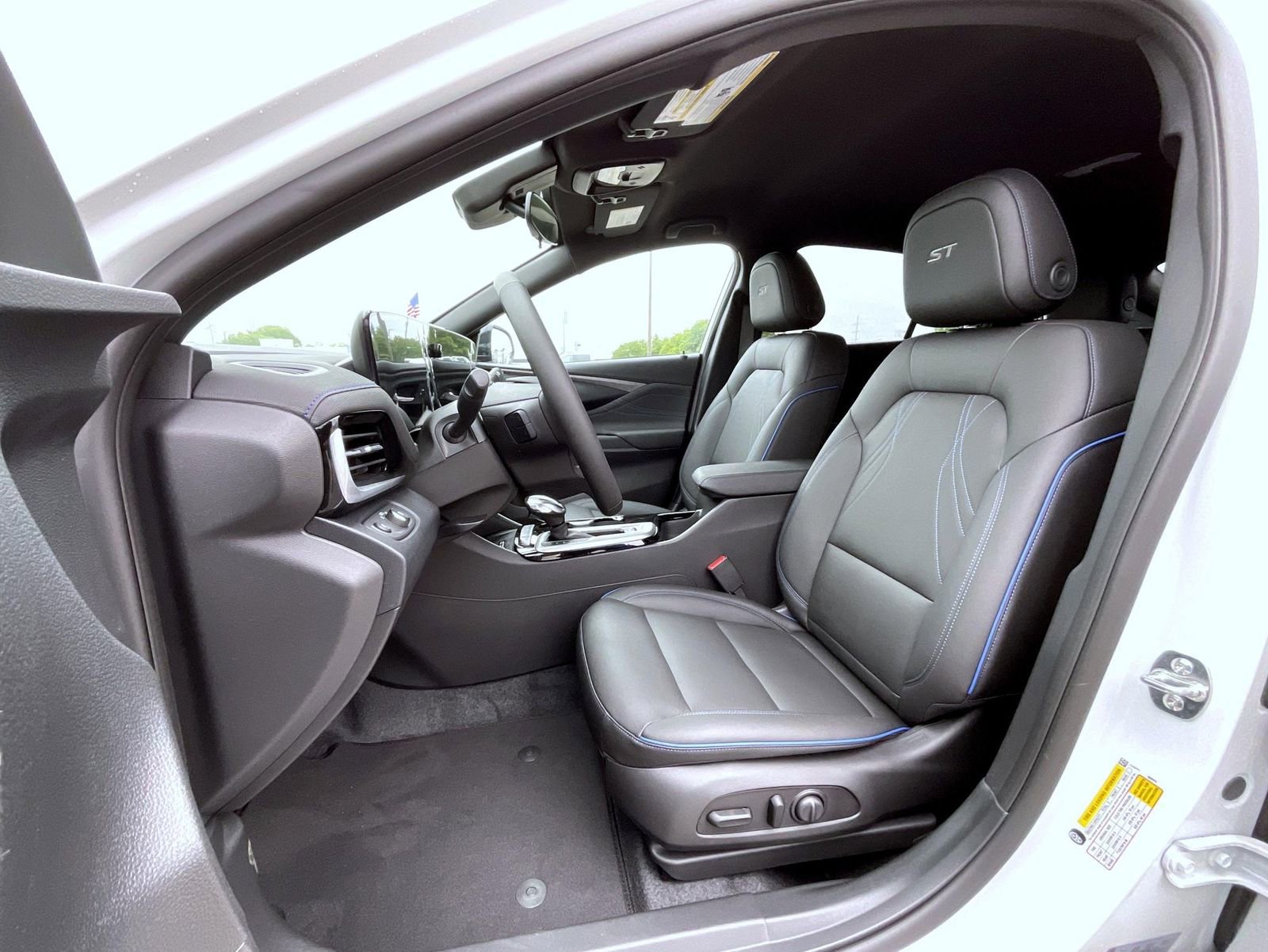 2025 Buick Envista ST photo 10